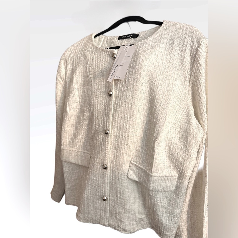 NWT Women’s White Long Sleeved Open Front 5 Button Jacket White Size XL